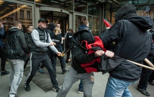 Atak neofaszystów na demonstrację antynacjonalistyczną w 2017 r.